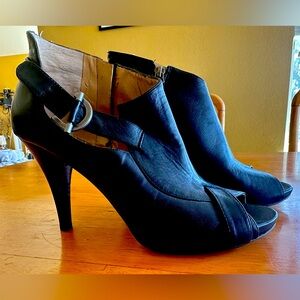 Women’s shoes, size 8.5, Nine West